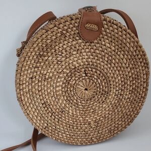 Chic Woven Brown Crossbody Bag